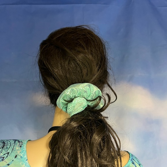 Box of hair scrunchies- 6 (six) colors - Picture 15 of 17